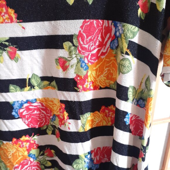 LULAROE PERFECT T JULIA PRINT UNICORN SHIRT TOP ROSES RARE!-WOMENS SIZE XS 2-4 - Picture 2 of 6